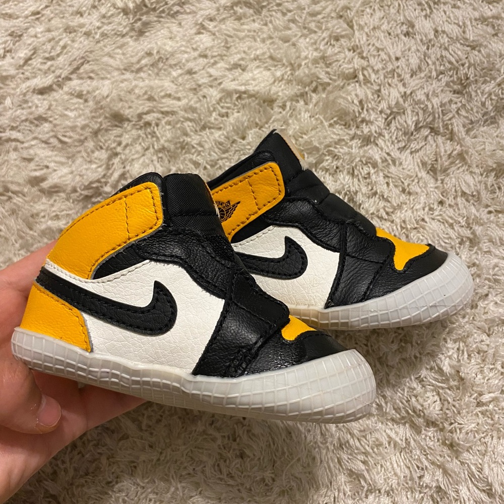 nike jordan crib shoes